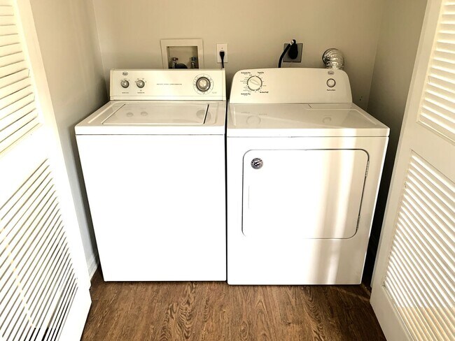 Building Photo - 2745GRI-106