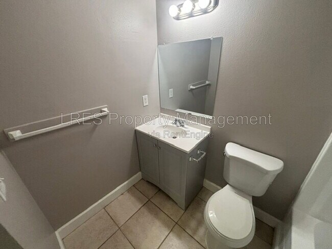 Building Photo - 1605 Terrace Dr