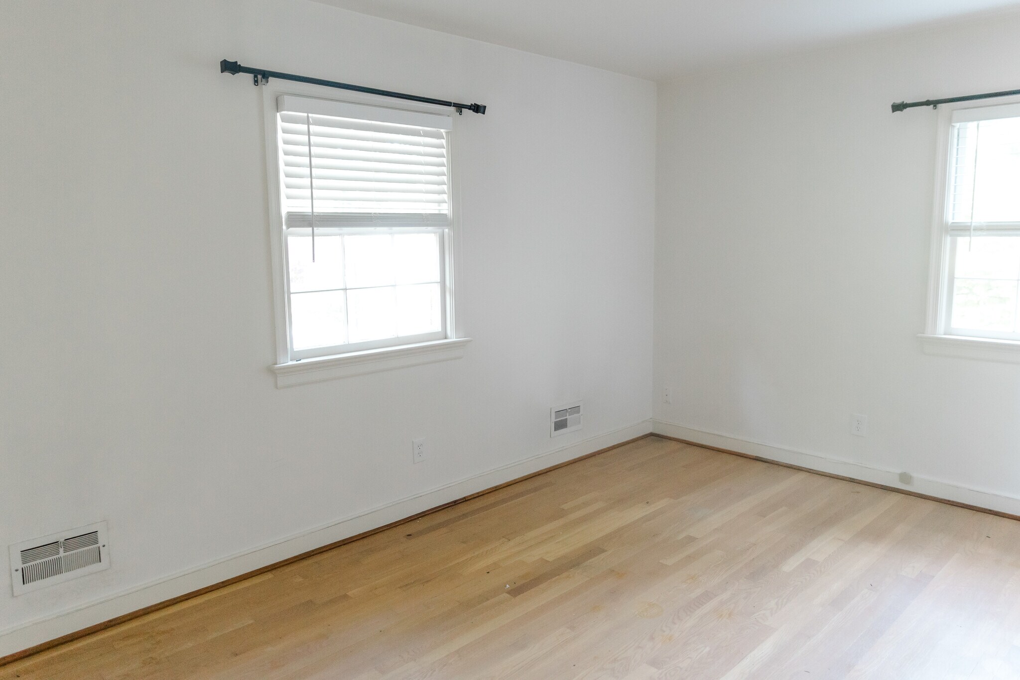 Master bedroom - 1941 N Junaluska Dr