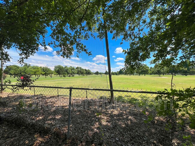 Building Photo - 2400 SW 63rd St