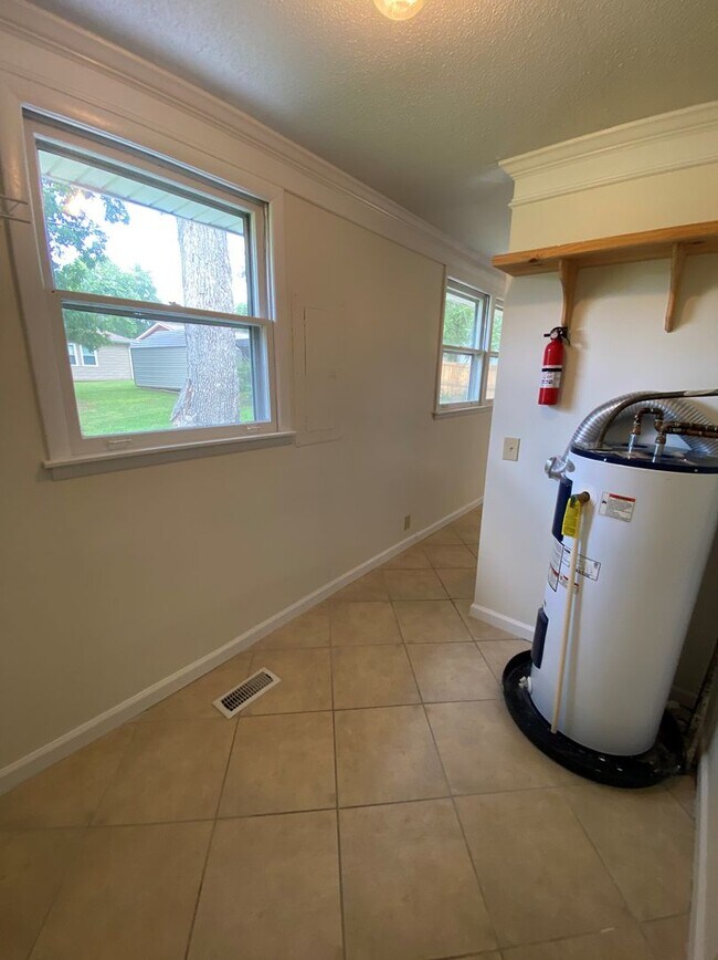 Building Photo - Pet Friendly Home For Rent Near Post!