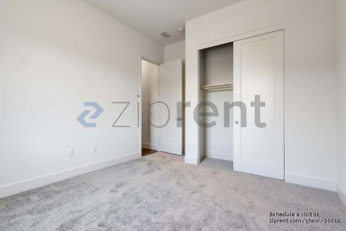 Building Photo - Unit