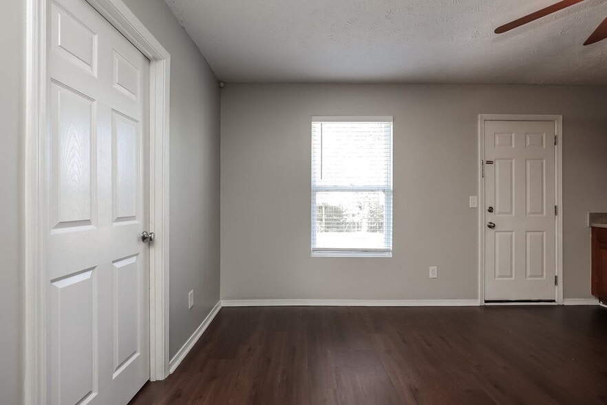 Building Photo - 5064 Smith Springs Pkwy