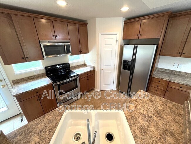 Building Photo - 4719 Iron Horse Villas Point