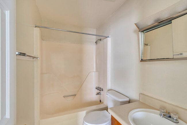 Building Photo - 535 Burgoyne Rd