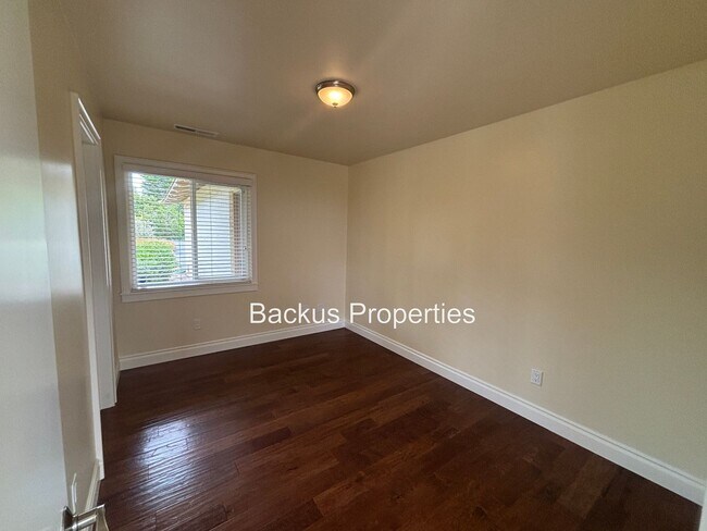 Building Photo - Stunning three bedroom home in picturesque...