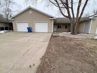 Building Photo - 2 Bedroom Twinhome For Rent in Lennox, SD!!