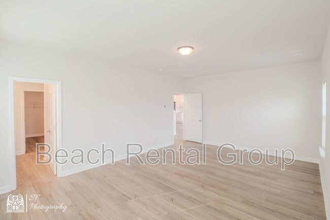 Building Photo - 1860 Villena Dr