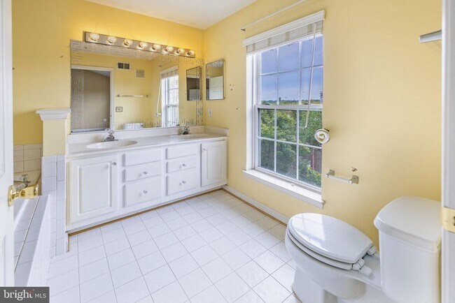 Building Photo - 1605 Potomac Greens Dr