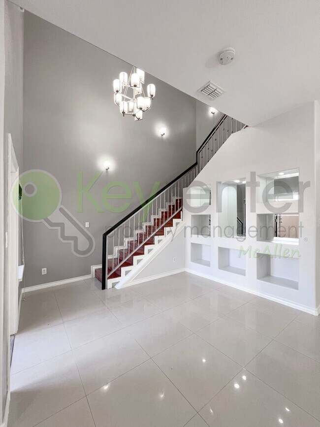 Building Photo - Beautiful 4B/2.5B Home in Mcallen