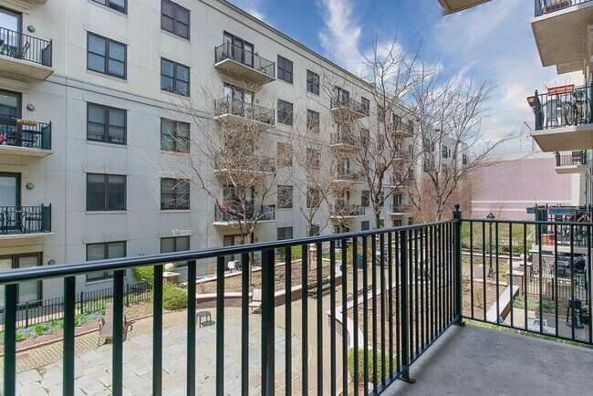 Building Photo - 1300 Grand St