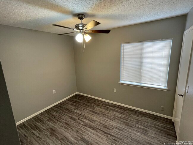 Building Photo - 5915 Pleasant Lake