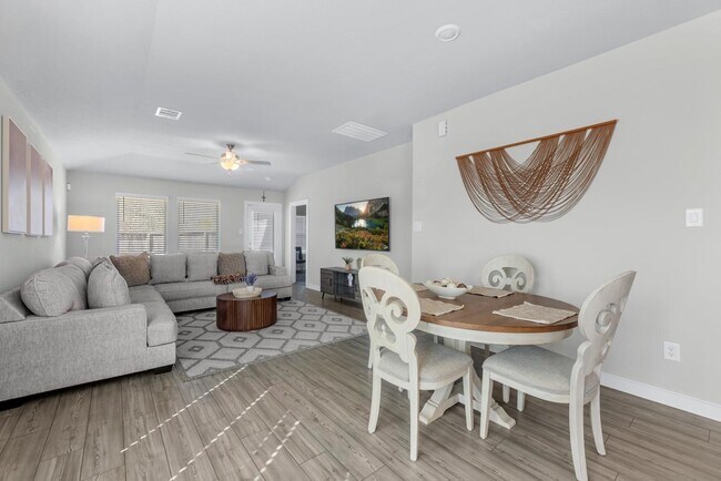 Building Photo - 18627 Etta Pnes Cir