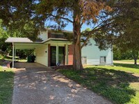 Building Photo - Well-Maintained Split-Level Home in Webster Groves, MO — Spacious & Family-Friendly
