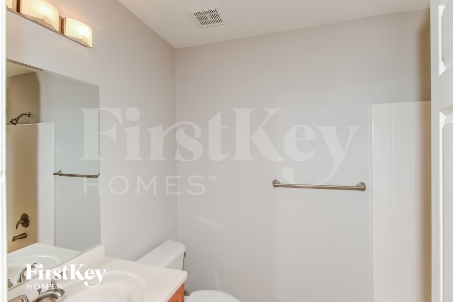 Building Photo - 6648 E Russell St