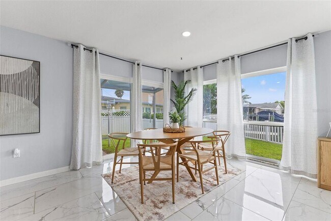 Building Photo - 4000 14th Way NE