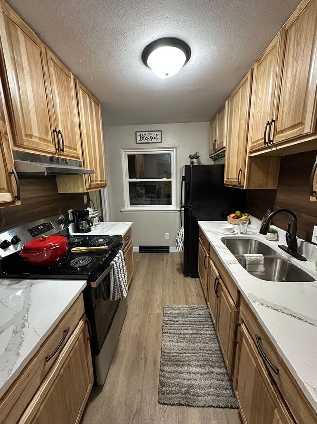 Building Photo - 1126-1128 Byron Ave.