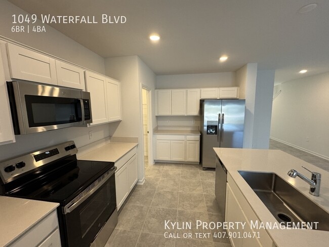 Building Photo - 1049 Waterfall Blvd