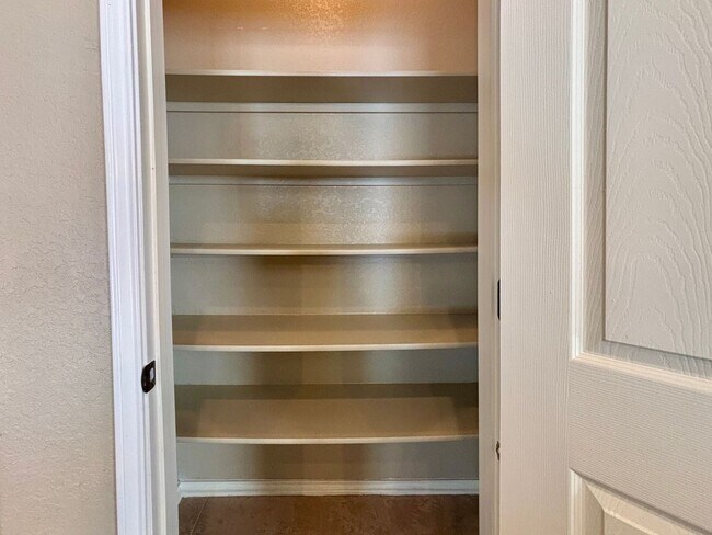 Building Photo - A beautifully maintained 3-bedroom, 2-bath oasis nestled right off 1604 and FM 1976 in Converse!