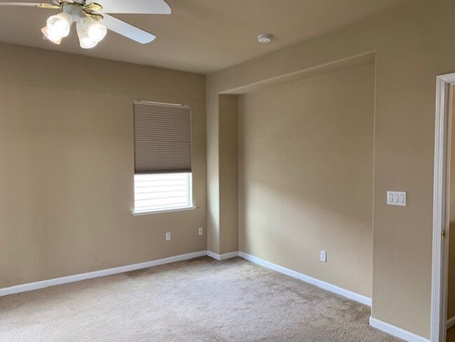 Building Photo - Big, Beautiful, Two Story Home in North Natomas