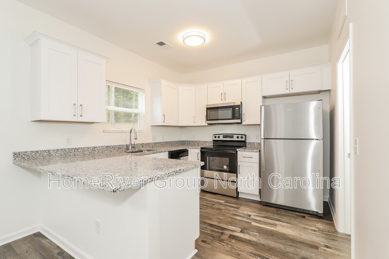 Building Photo - 830 Graylyn Dr