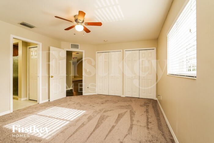 Building Photo - 2709 SW 4th Ave