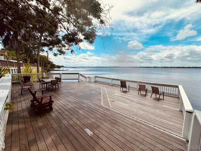 Building Photo - 225 S Tropical Trail