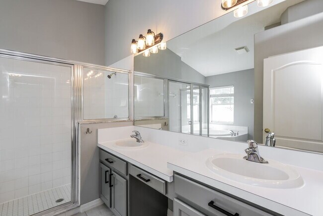 Building Photo - 1739 Sweetspire Dr