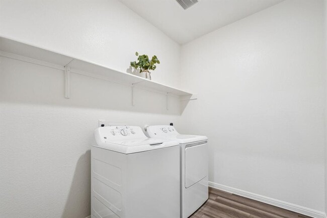 Building Photo - 1305 Morris Lp
