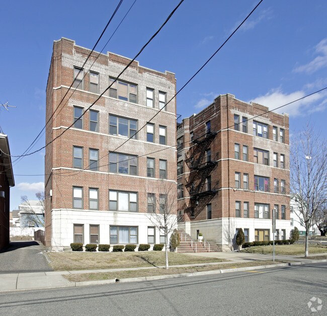Primary Photo - Columbia Court