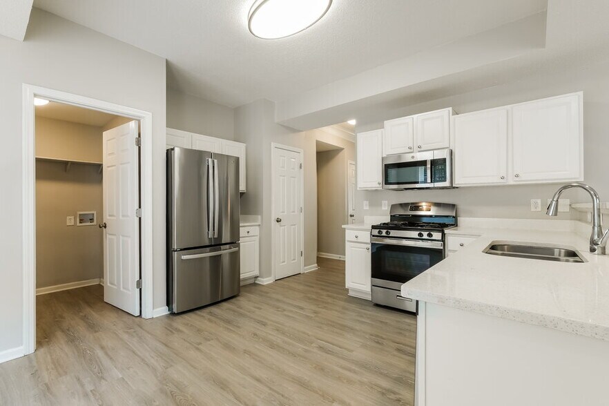 Building Photo - 802 Pinder Point Ct