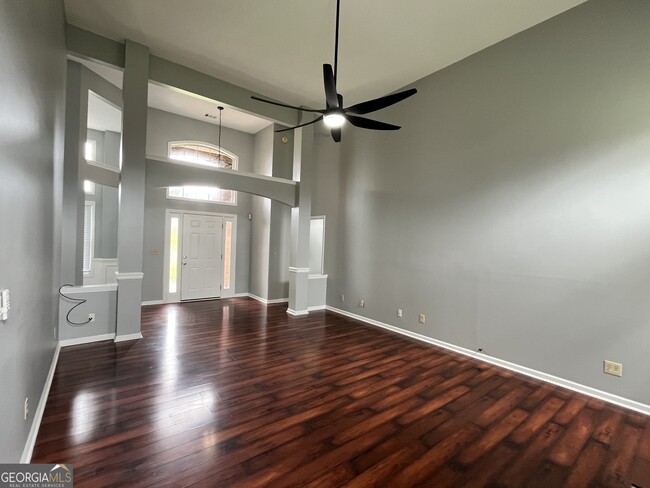 Building Photo - 102 Myles Ln