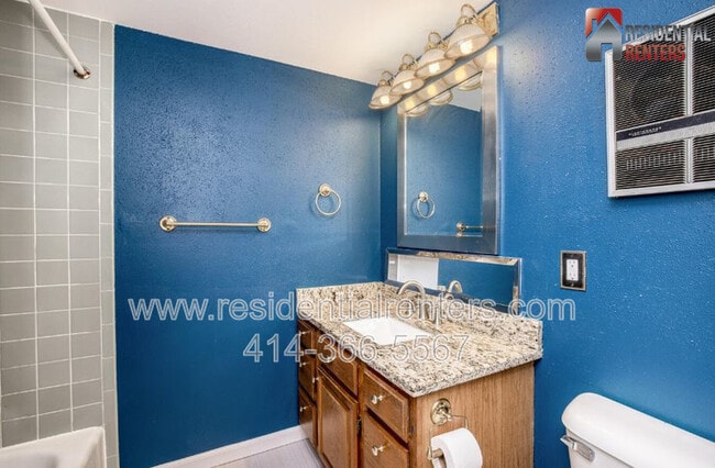 Building Photo - 1409 N Prospect Ave