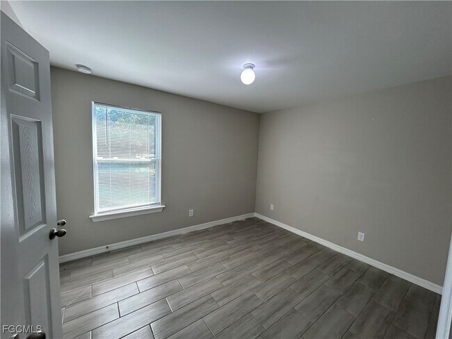 Building Photo - 504 Sheldon Ave