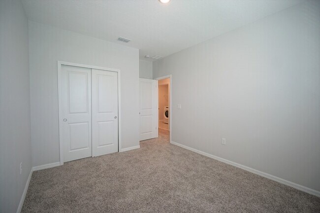 Building Photo - 3 bedroom, 2.5 bath, 2 car garage Home in ...