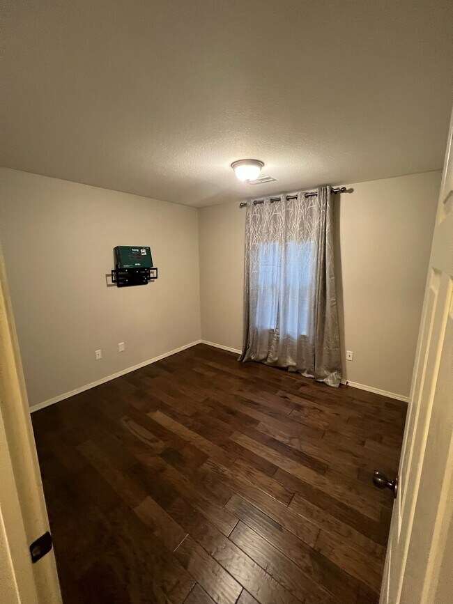 Building Photo - 22 Lyndhurst Dr