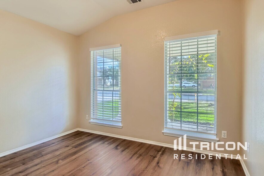 Building Photo - 1411 Catalina Dr