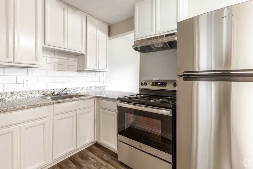 Kitchen - Oak Street Flats: Leasing Specials! Ranch ...
