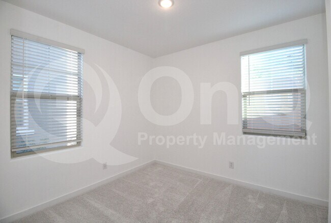 Building Photo - 670 S Jacana Ln