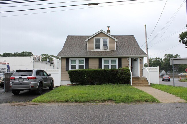 Building Photo - 280 Islip Blvd