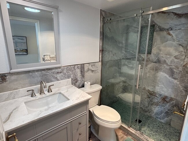 Building Photo - Remodelled Two Bedroom Condo with Ocean Views for Days!