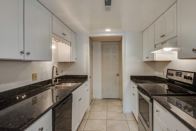 Building Photo - Coming soon! Nice remodel of townhouse Con...