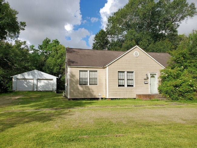 Primary Photo - 2021 Wignall Ave