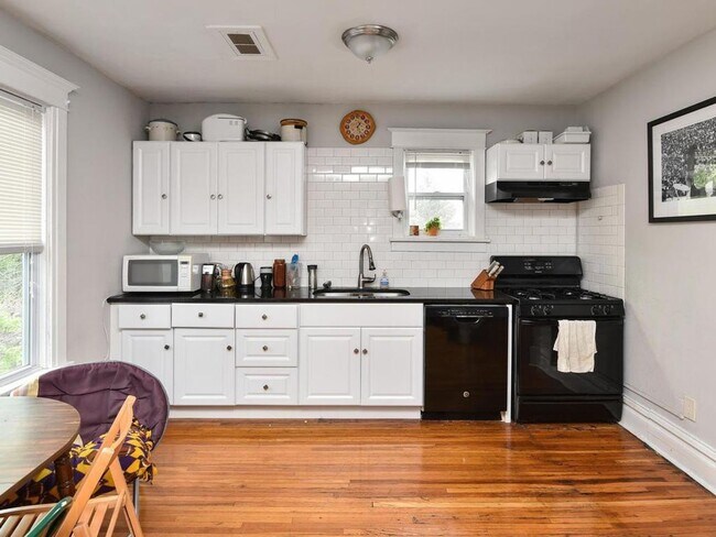 Primary Photo - 1226 Adams St NE