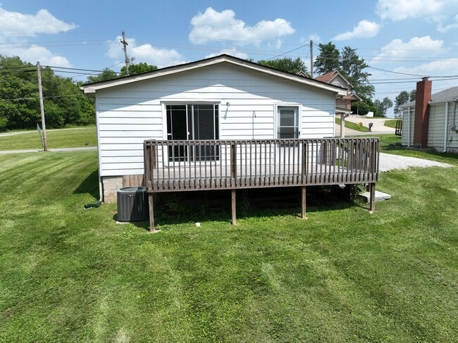 Building Photo - 2 bedroom 1 bath house for rent in Georgetown Indiana