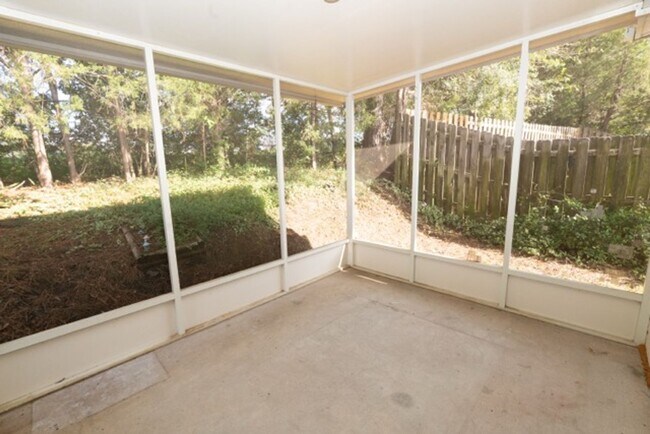 Building Photo - Charming 3-Bedroom, 2-Bath Home with Vaulted Ceilings and Open Floor Plan!