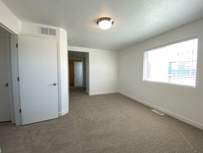 Building Photo - 912 Spruce Willow Wy