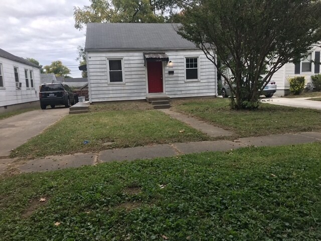 Primary Photo - 2420 Lindbergh Dr