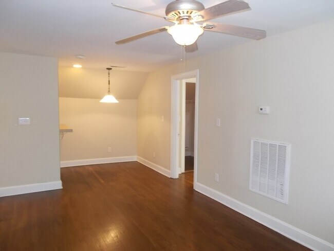 Building Photo - 216 Thomas Terrace