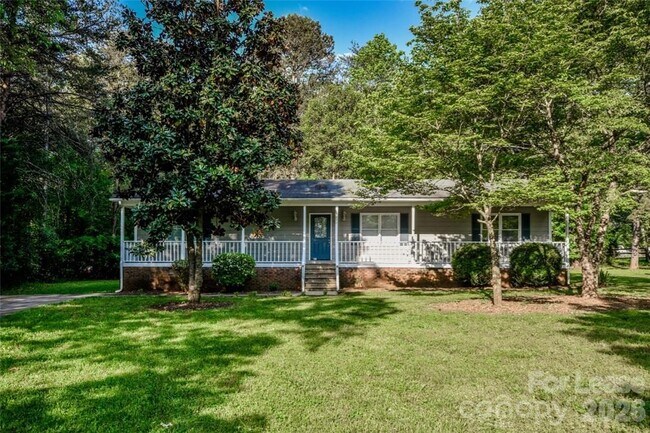 Building Photo - 7730 Deer Track Dr